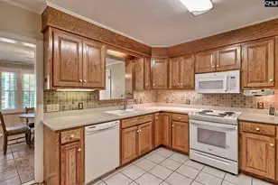 4137 Pinehaven Ct, Columbia, SC 29205 - Photo 12