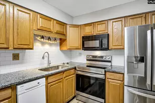 1825 Saint Julian Pl 9B, Columbia, SC 29204 - Photo 8