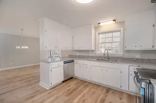 1005 Greenlawn Dr, Columbia, SC 29209 - Photo 2