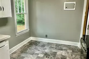 1915 Hallman St, West Columbia, SC 29169 - Photo 8