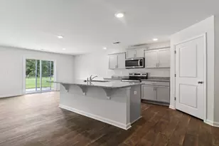 619 Edgetree Dr, Hopkins, SC 29061 - Photo 4