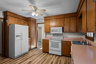 2402 Breezewood Rd, Cayce, SC 29033 - Photo 10