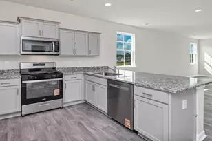 614 Edgetree Dr, Hopkins, SC 29061 - Photo 6