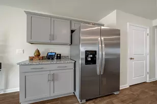 610 Edgetree Dr, Hopkins, SC 29061 - Photo 6