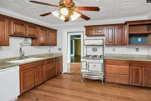 228 Line St, Batesburg, SC 29006 - Photo 8