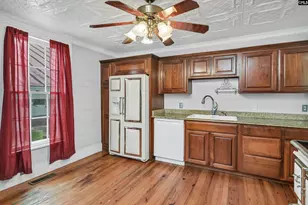 228 Line St, Batesburg, SC 29006 - Photo 6