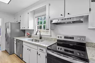 909 Dumbarton Rd, Columbia, SC 29212 - Photo 10