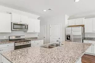 597 Edgetree Dr, Hopkins, SC 29061 - Photo 4