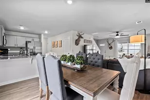 401 Middlebury Ln, Hopkins, SC 29061 - Photo 8