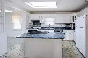 215 Castle Dr, West Columbia, SC 29169 - Photo 20