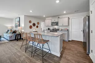 611 Edgetree Dr, Hopkins, SC 29061 - Photo 4