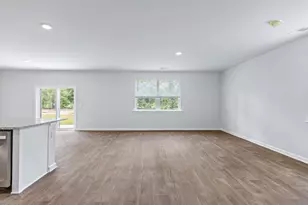 613 Edgetree Dr, Hopkins, SC 29061 - Photo 6