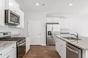 613 Edgetree Dr, Hopkins, SC 29061 - Photo 4