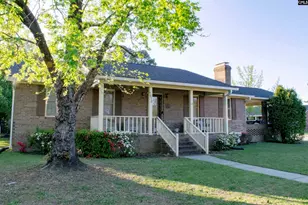 1616 Dogwood St, Cayce, SC 29033 - Photo 2