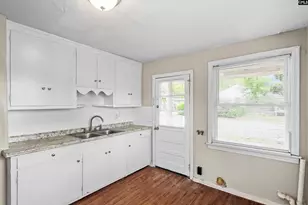 999 Seminole Dr, West Columbia, SC 29169 - Photo 4