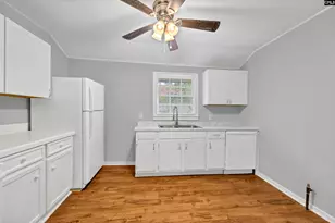 206 Augusta St, West Columbia, SC 29169 - Photo 8