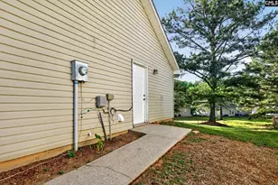526 Lavendula St, Spartanburg, SC 29301 - Photo 4
