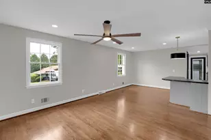 955 Laurie Ln, Columbia, SC 29205 - Photo 8