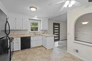 1015 Starcrest Rd, West Columbia, SC 29172 - Photo 8