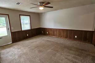 3904 Persimmon St, Columbia, SC 29205 - Photo 6