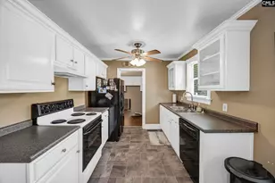 3714 Hydrangea St, Columbia, SC 29205 - Photo 10