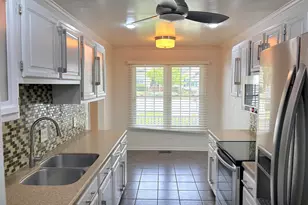 125 N Lake Pointe Dr, Columbia, SC 29229 - Photo 2