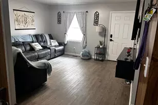 509 S Lee St, Bishopville, SC 29210 - Photo 4