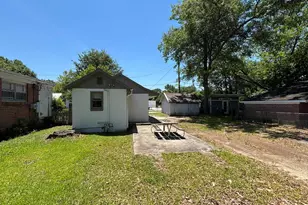 611 Oakland Ave, Cayce, SC 29033 - Photo 2