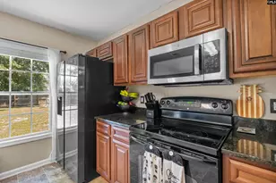 942 Farnsworth Dr, Hopkins, SC 29061 - Photo 4