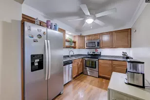 1825 St Julian Pl 8-B, Columbia, SC 29204 - Photo 8