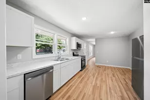 1040 E Sherwood Dr, Sumter, SC 29153 - Photo 8