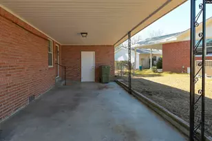 1813 Fairlawn Cir, Cayce, SC 29033 - Photo 2