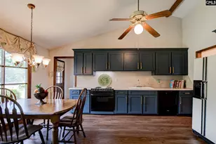 1917 Dixon Ln, Camden, SC 29020 - Photo 16