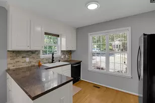 1029 Deerwood St, Columbia, SC 29205 - Photo 8