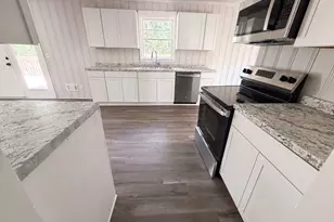 1425 Hollyberry Ln, West Columbia, SC 29169 - Photo 2