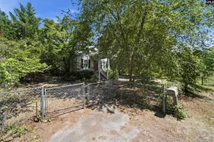 102 Desaussure St, Camden, SC 29020 - Photo 4