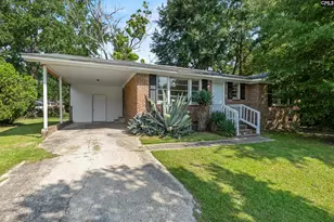 913 Mitchell Dr, Camden, SC 29020 - Photo 2