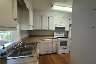 928 N Lucas St, West Columbia, SC 29169 - Photo 8