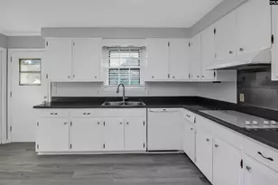 2043 Fairlawn Cir, Cayce, SC 29033 - Photo 20
