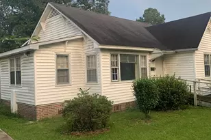 208 Rhame St, Manning, SC 29102 - Photo 1