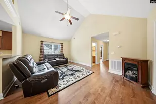 102 Burgundy Ct, Batesburg, SC 29006 - Photo 4