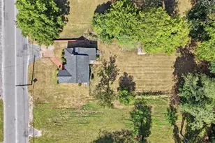 113 S Dennis Ave, Bishopville, SC 29010 - Photo 2