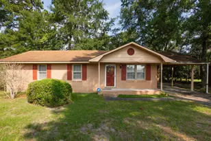633 Sykes, Manning, SC 29102 - Photo 1