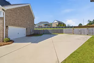 527 Radnor Hunt Ct, Gilbert, SC 29054 - Photo 2