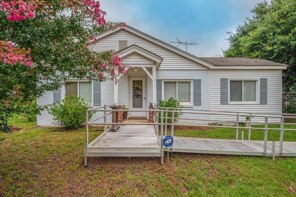1104 Hampton Ave Nw, Aiken, SC 29801