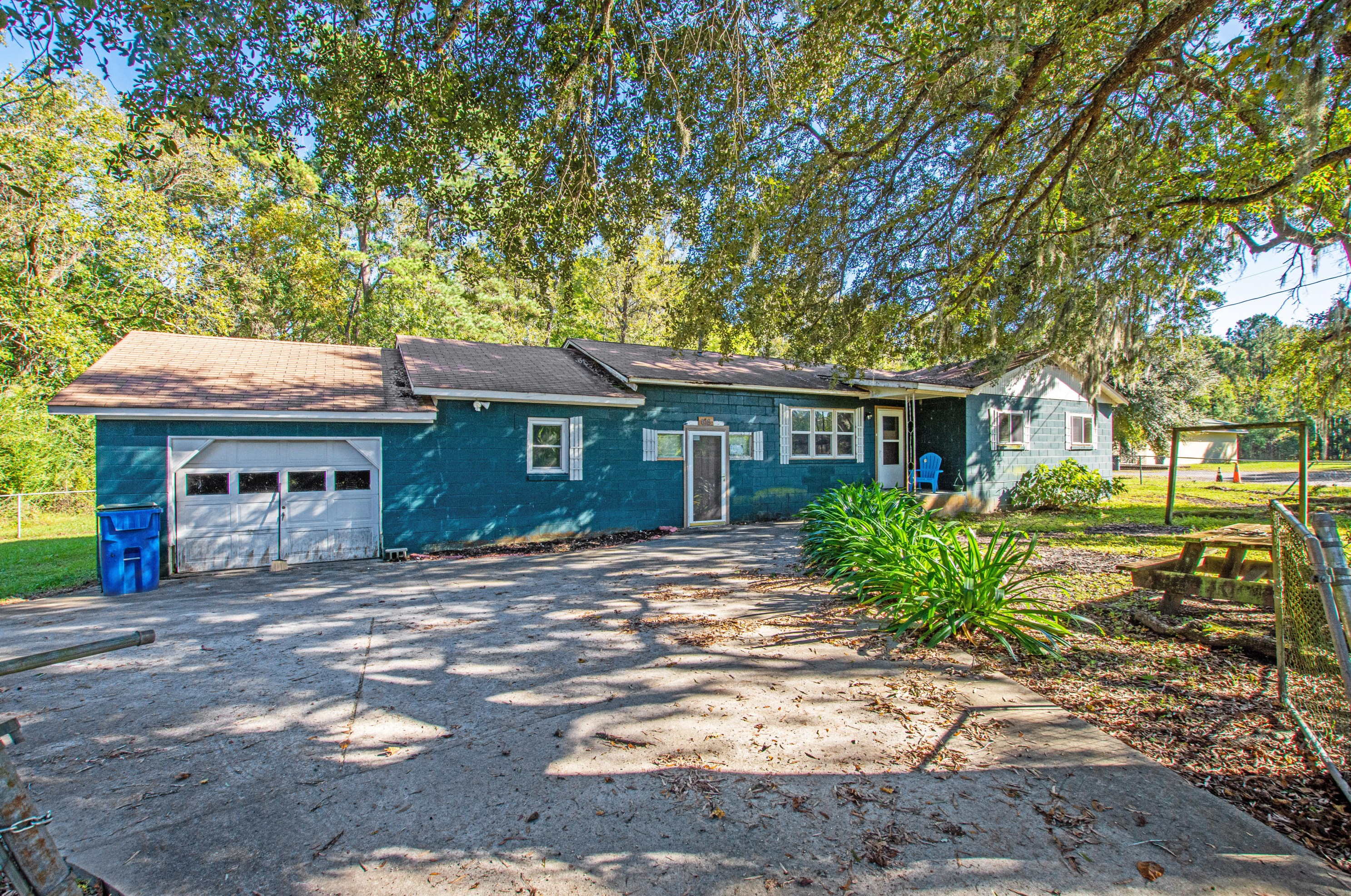 618 Club Ln, Moncks Corner, SC 29461-4675