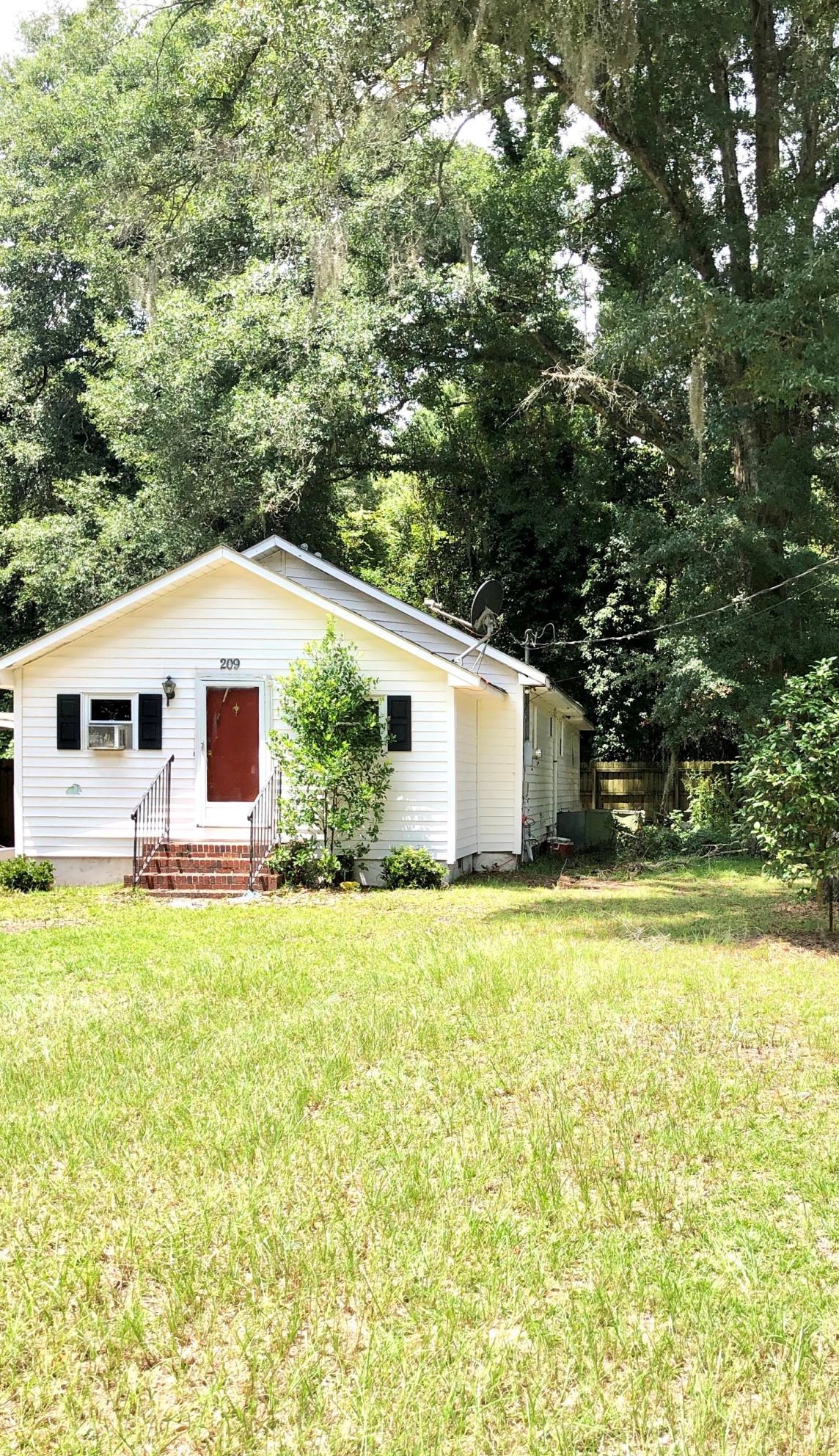 209 Mount Carmel Rd, Walterboro, SC 29488-9234