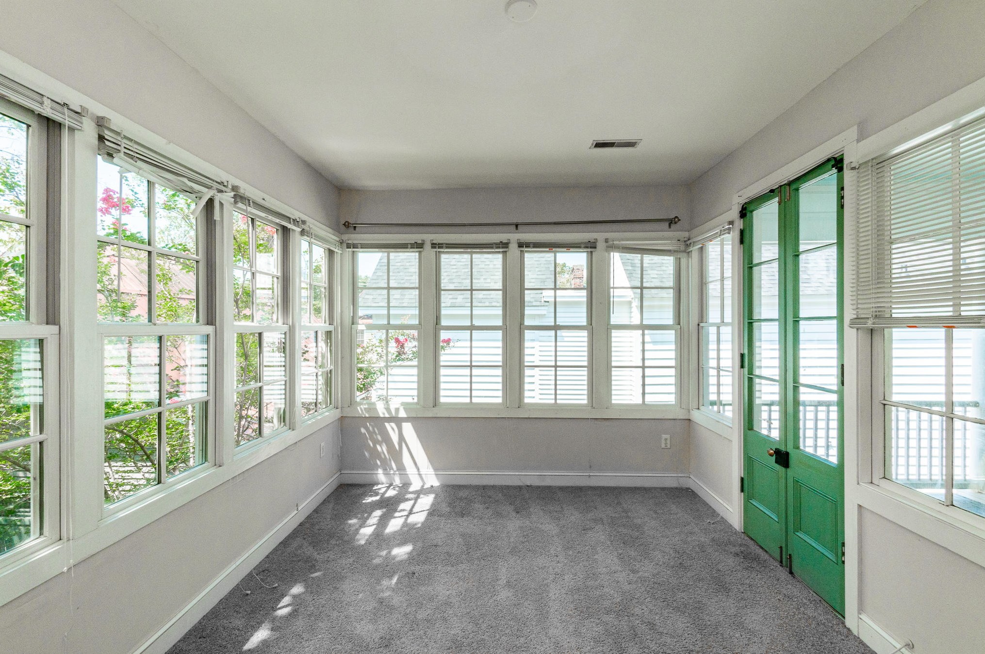 9 Bogard St, Charleston SC  29403-5409 exterior