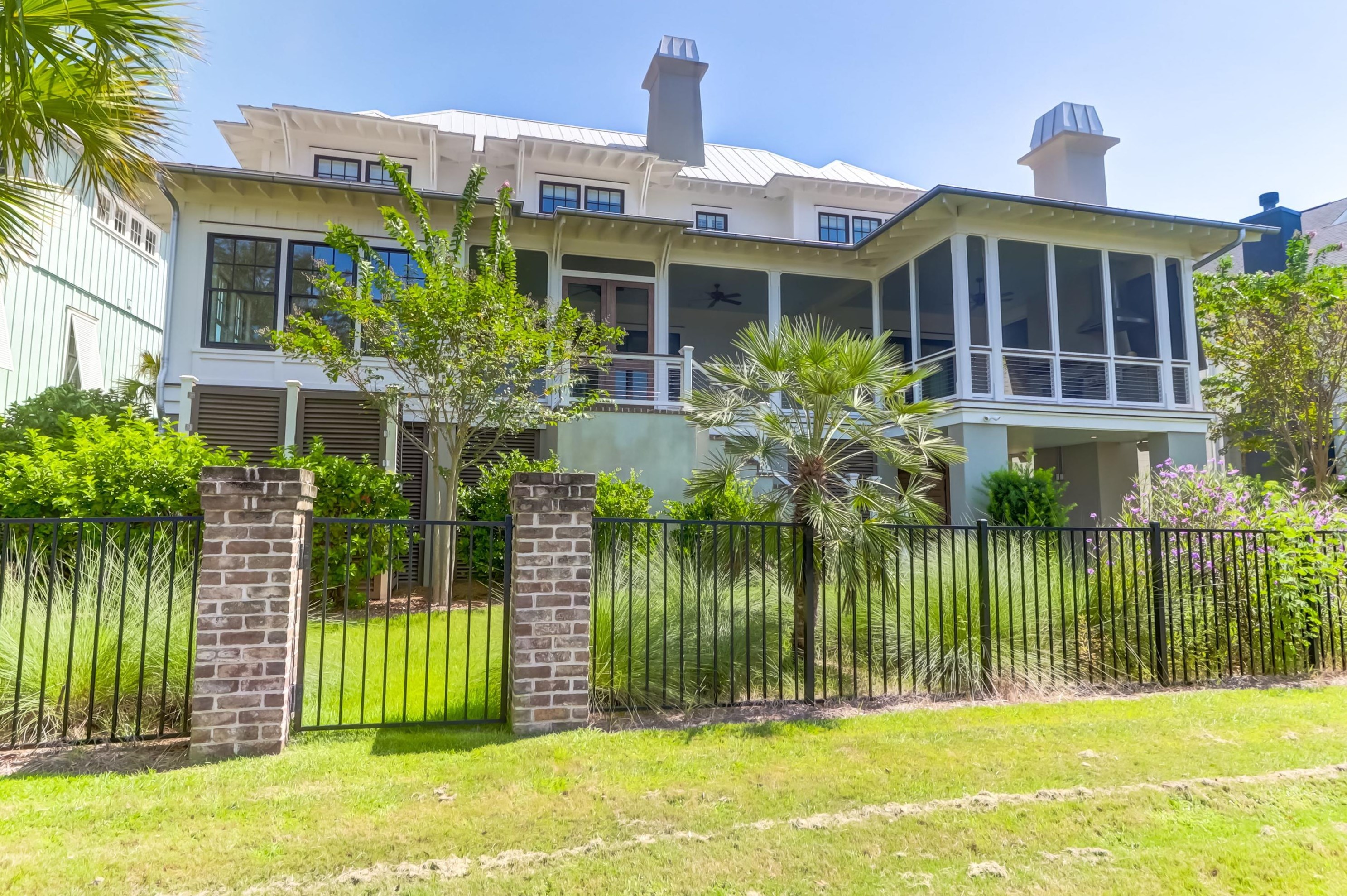 1718 Pierce St, Charleston, SC 29492-8229