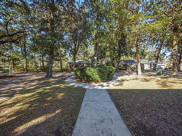 103 Magnolia Dr, Charleston, SC 29445-3250